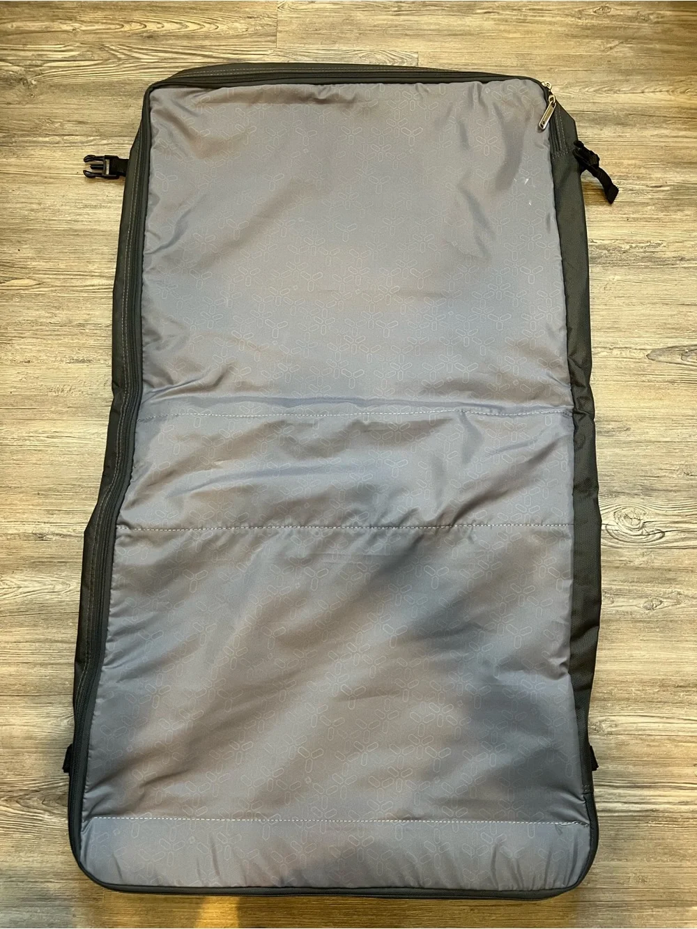 Samsonite Black Travel Garment Bag with Front Zip Pocket